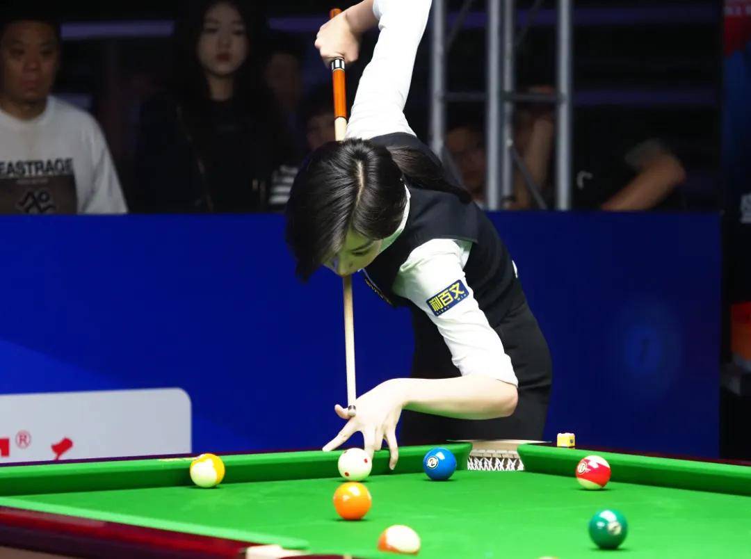 路奠定了坚 路奠定了坚